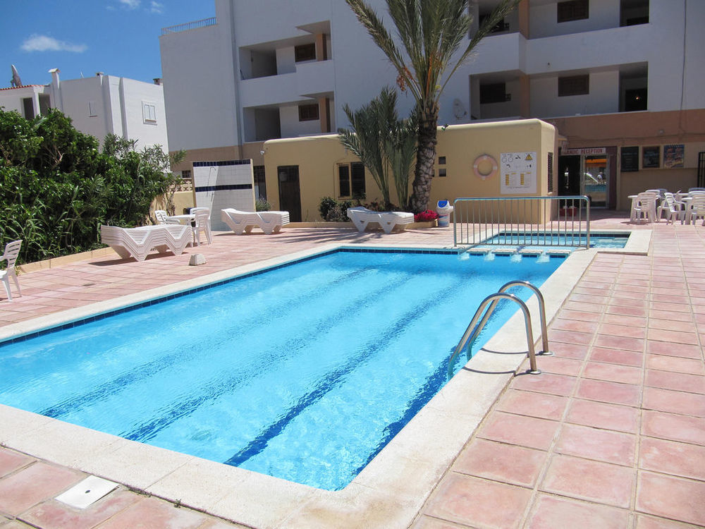 Typic Sandic Apartments Es Cana المظهر الخارجي الصورة